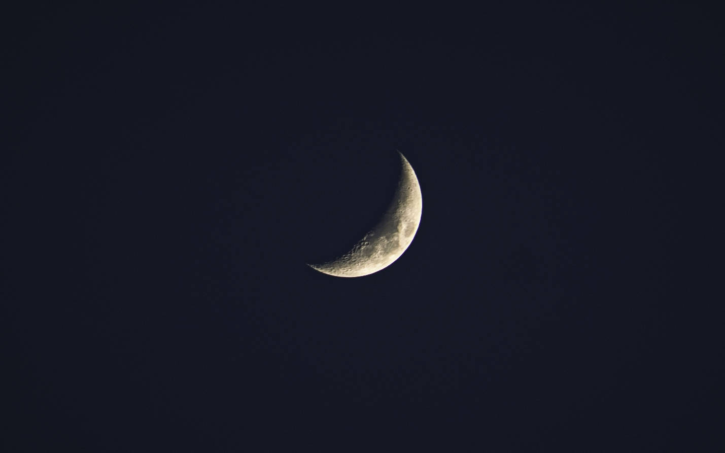 Crescent moon — photography by YCK Archive